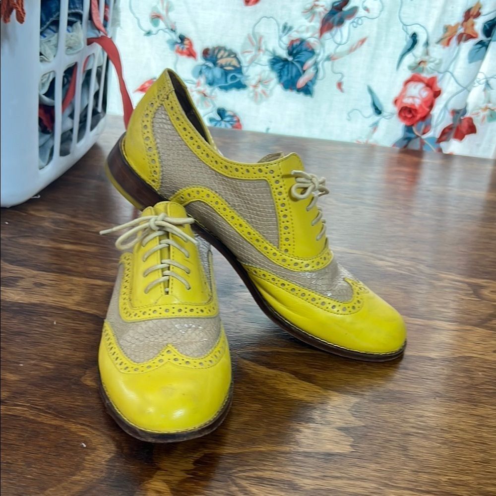 Yellow and Tan Men's Brogue Shoes - Picture 10 of 13